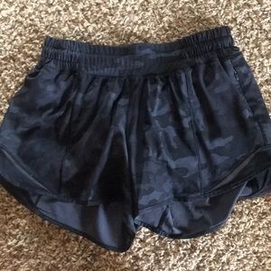 Lululemon Hotty Hots 4” length